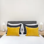 WHome | Av. da Liberdade Deluxe Apartment w/ S-Pool, Gym&Parking