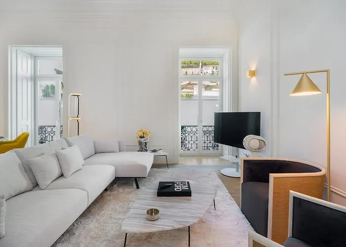 WHome | Av. da Liberdade Deluxe Apartment w/ S-Pool, Gym&Parking