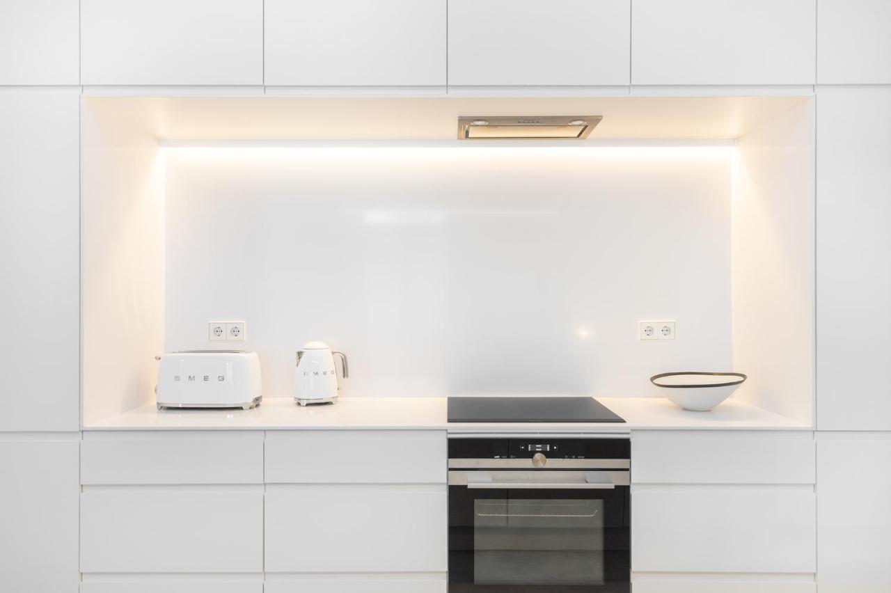 Whome | Av. Da Liberdade Deluxe W/ S-pool, Gym & Parking * Lisboa